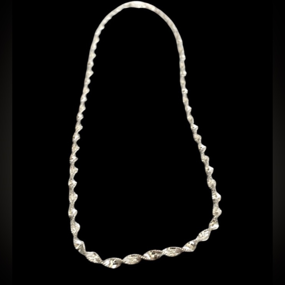 925 Italy Sterling Silver Twisted Herringbone Ribbon Necklace 18”